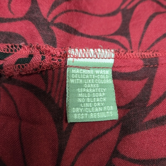 HILO HATTIE | Wood Button Down Blouse in Red Floral sz XL - Picture 6 of 6